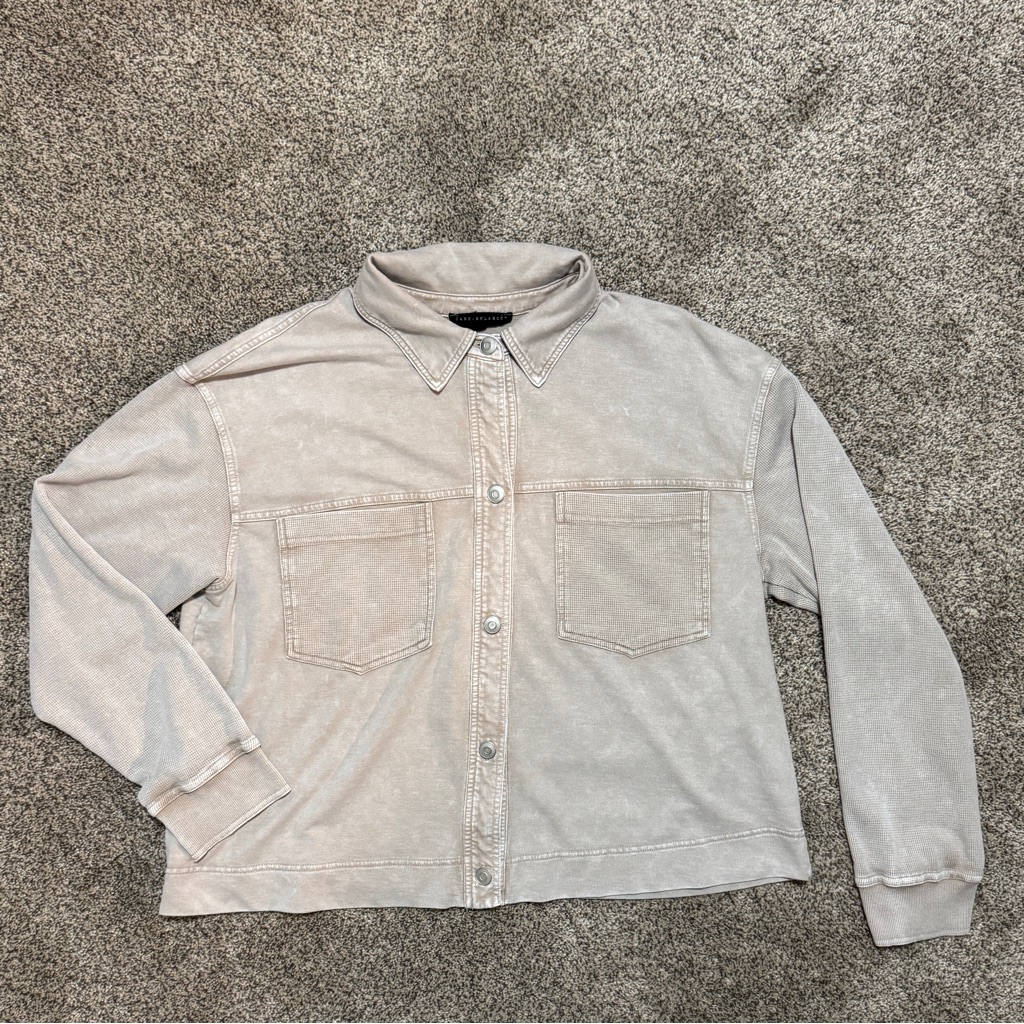 Women’s Soft, Knit Long-Sleeve Button-Up. Light Jacket Style. Barely Worn.
